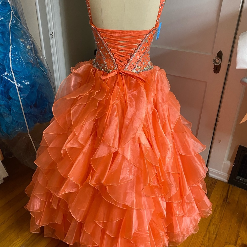 Ladies pageant gown/prom dress - Picture 5 of 12